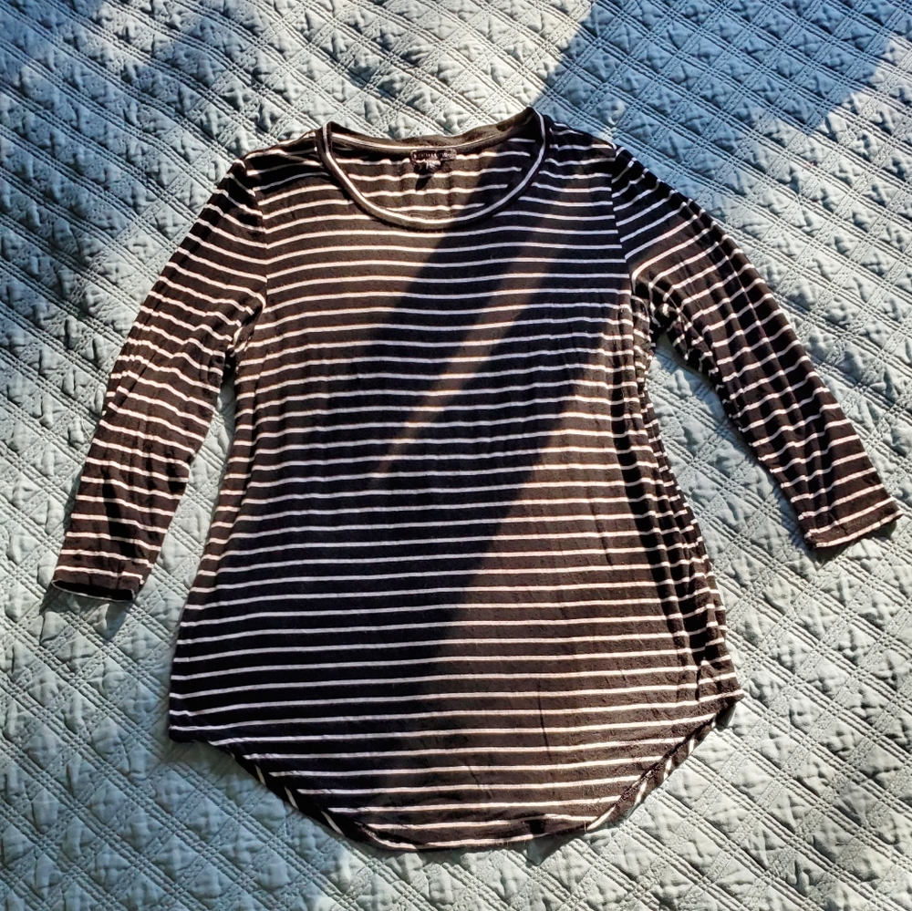 3 for $10 🌼Signature Studio Black and White Shirt